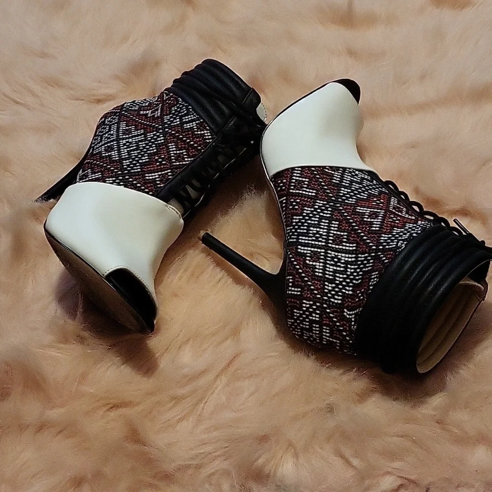 Bootie Peep Toe Unique Pattern - Picture 4 of 6